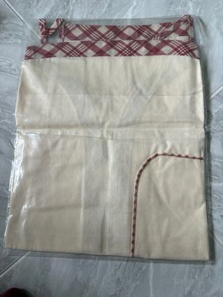 Grembiule con ricamo floreale