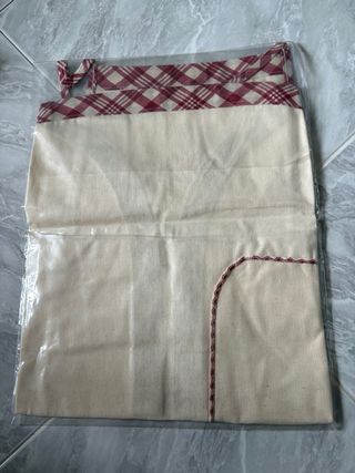 Grembiule con ricamo floreale