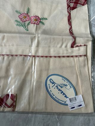 Grembiule con ricamo floreale