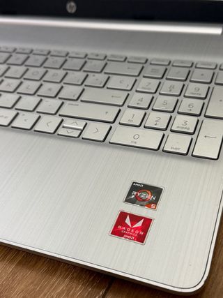 Portátil HP Lenovo Ryzen 5 8GB 500GB SSD