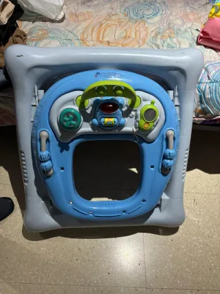 Mesa de actividades para bebé