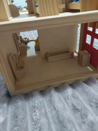 Casa de muñecas de madera