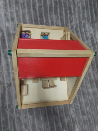 Casa de muñecas de madera