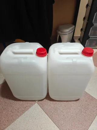 2 Bidones/Garrafas 25L Plástico