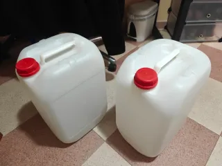 2 Bidones/Garrafas 25L Plástico