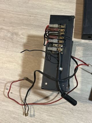 Cajas y conectores radio SEAT vintage