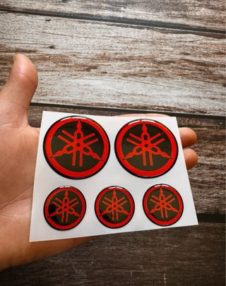 5 EMBLEMAS YAMAHA DEPOSITO CARENADO MOTO RECAMBIO