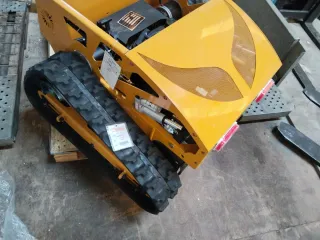 Cortacésped a control remoto