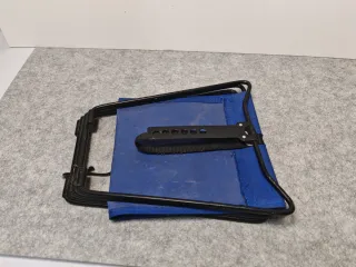 Silla plegable azul para pesca