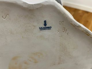 Figura Lladró Chica con Cabra