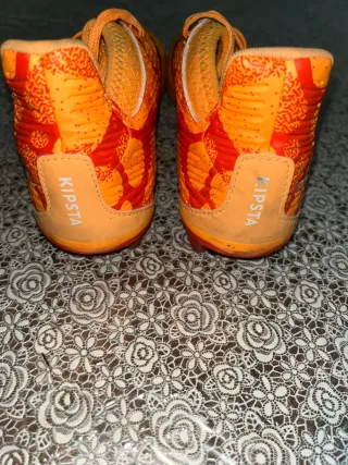 Botas de fútbol naranjas
