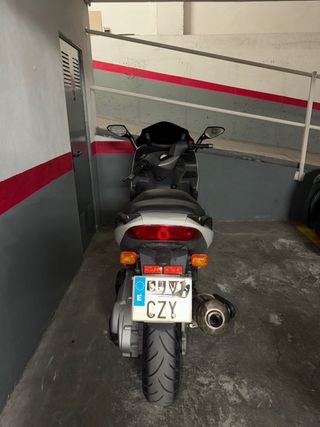 Urge vender Maxi Scooter Gilera Nexus 500.