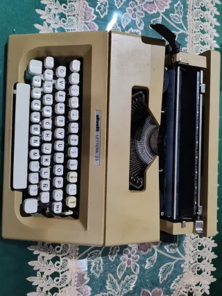 Máquina de escribir Olivetti Lettera 25