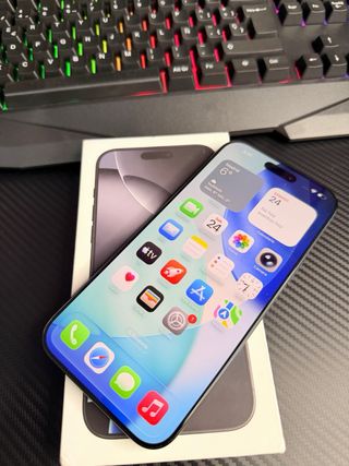 iPhone 16 Pro Max Gris/Plata