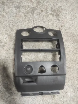 Marco Plástico Pantalla Radio Megane 2