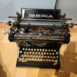 Máquina de escribir antigua Iberia