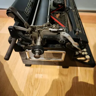 Máquina de escribir antigua Iberia