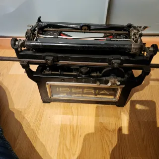 Máquina de escribir antigua Iberia