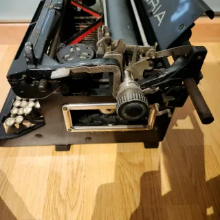 Máquina de escribir antigua Iberia