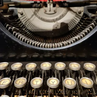 Máquina de escribir antigua Iberia