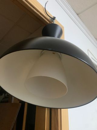 Lámpara colgante negra metal lleva un golpe arriba