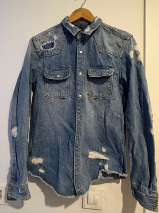 Chaqueta vaquera desgastada