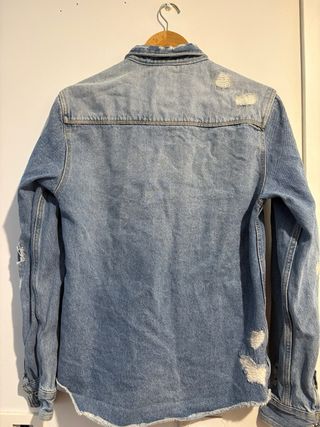 Chaqueta vaquera desgastada