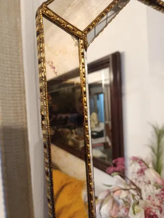 Espejo Octogonal Dorado con Detalles