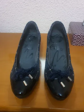 Zapatos de tacón azul marino