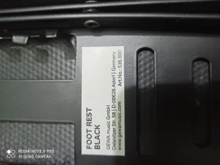 Reposapiés para guitarra negro