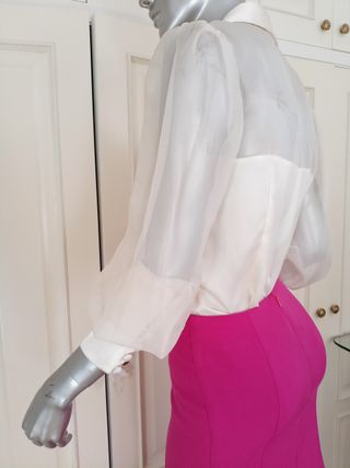 Conjunto Falda Rosa y Blusa Blanca