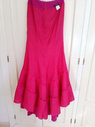 Conjunto Falda Rosa y Blusa Blanca