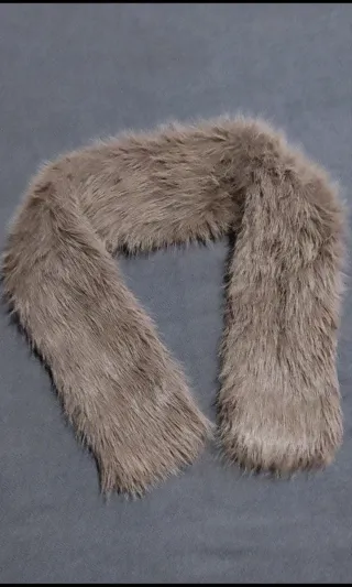 Cuello pelo marrón Moka