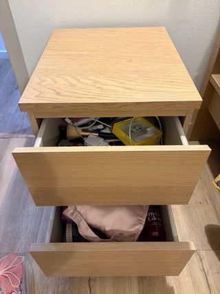 Mesita de noche de madera