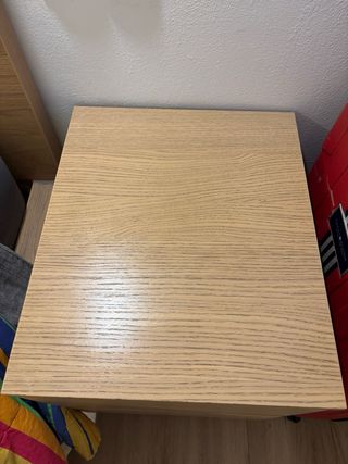 Mesita de noche de madera