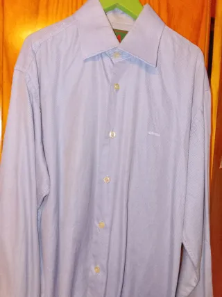 Camisa azul de rayas