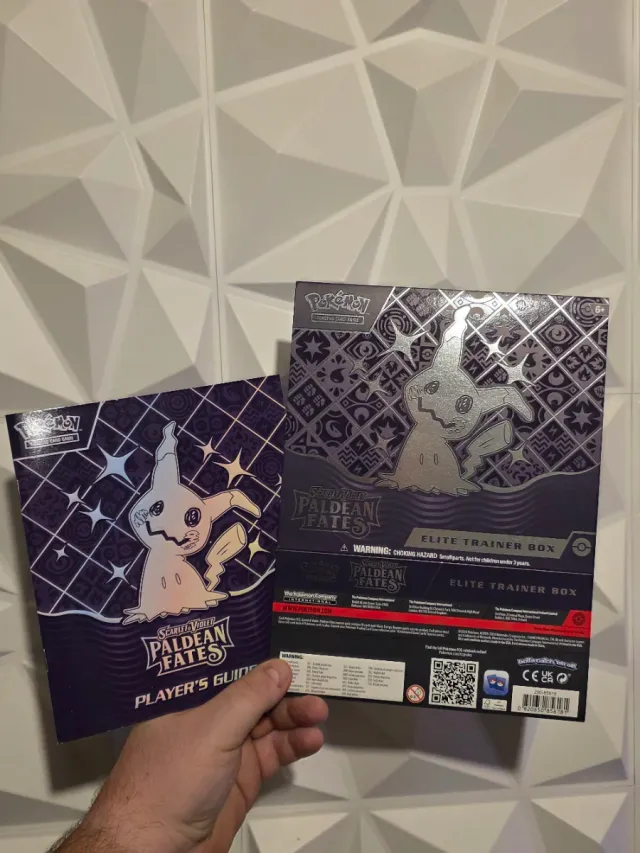 Funda ETB + Manual Pokémon Paldean Fates