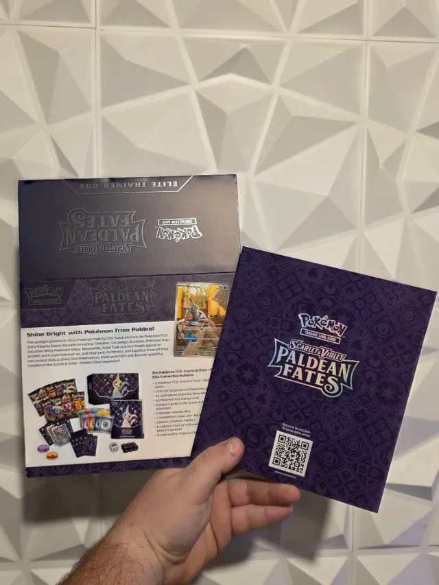 Funda ETB + Manual Pokémon Paldean Fates