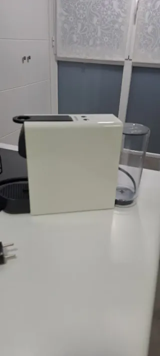 Cafetera Nespresso Essenza Mini Blanca