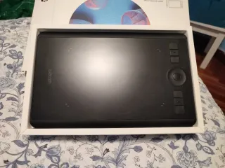 Wacom Intuos Pro Creative Pen Tablet