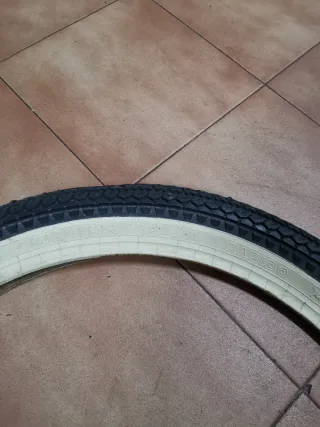 Cubierta Michelin Banda Blanca 2.1/4 - 18