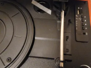 Toca discos maletín Prixton naranja y negro