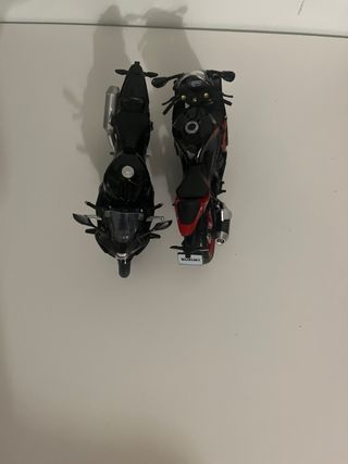 Pack 2 Maquetas Moto Suzuki (Azul y Roja)