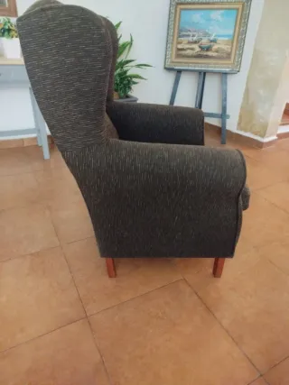 Sillón orejero tela marrón