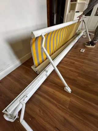 Toldo con cofre protector