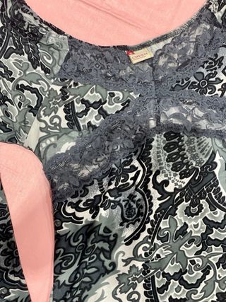 Blusa estampada con encaje