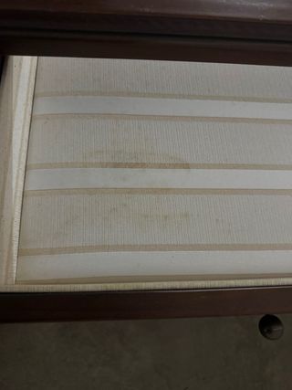 Mesa de centro de madera con tapa de cristal