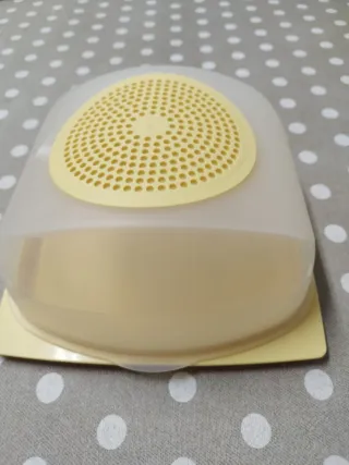 Quesera Tupperware Transparente y Amarilla