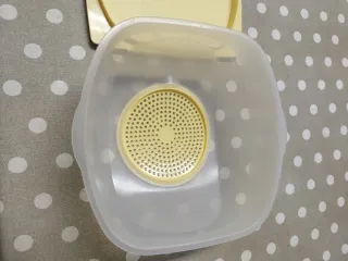 Quesera Tupperware Transparente y Amarilla