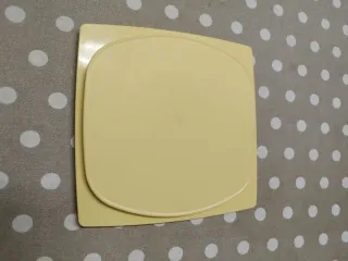 Quesera Tupperware Transparente y Amarilla